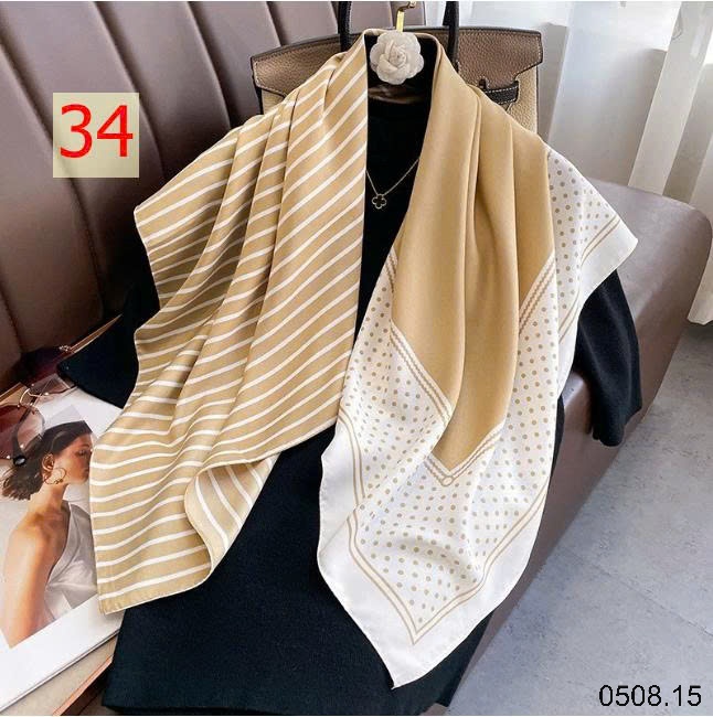 25HA0508.15 - SET 2 KHĂN LỤA VUÔNG QUÀNG CỔ