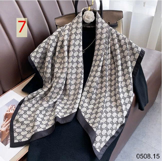 25HA0508.15 - SET 2 KHĂN LỤA VUÔNG QUÀNG CỔ