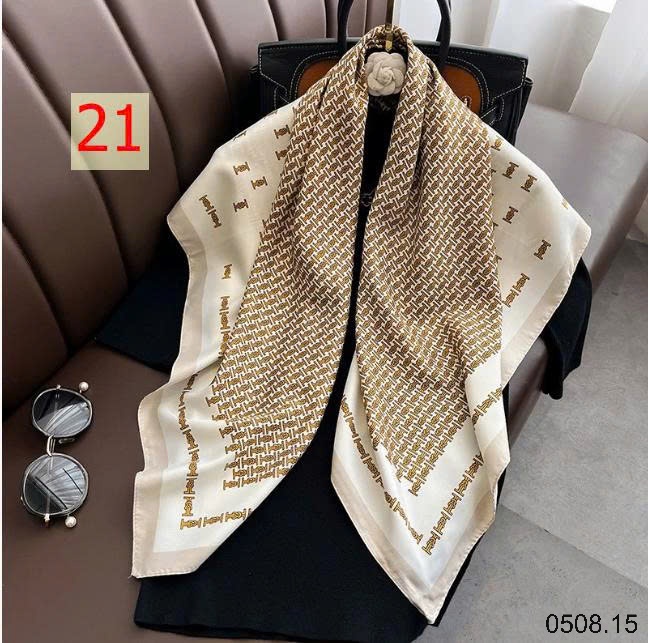 25HA0508.15 - SET 2 KHĂN LỤA VUÔNG QUÀNG CỔ