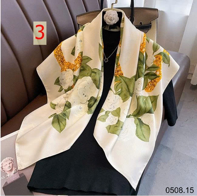 25HA0508.15 - SET 2 KHĂN LỤA VUÔNG QUÀNG CỔ