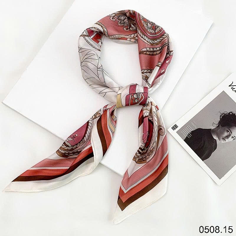 25HA0508.15 - SET 2 KHĂN LỤA VUÔNG QUÀNG CỔ