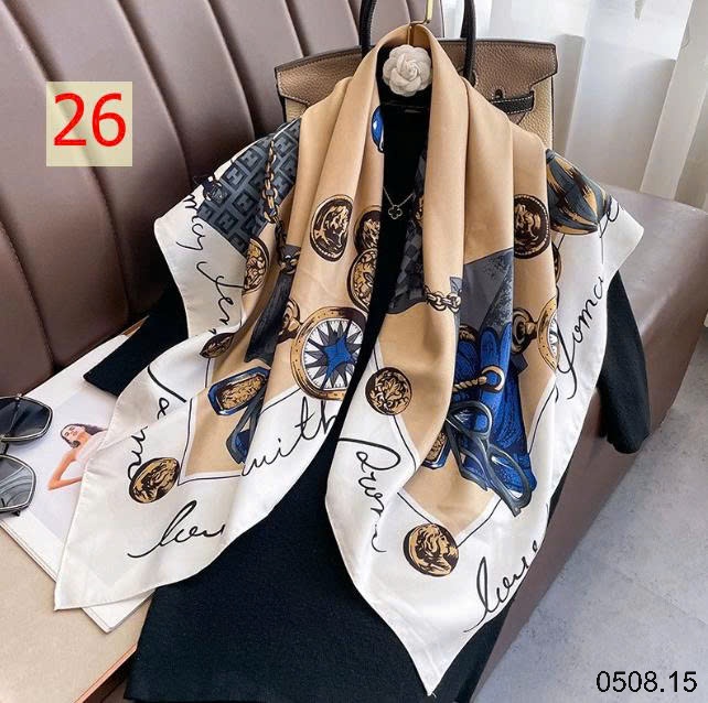 25HA0508.15 - SET 2 KHĂN LỤA VUÔNG QUÀNG CỔ