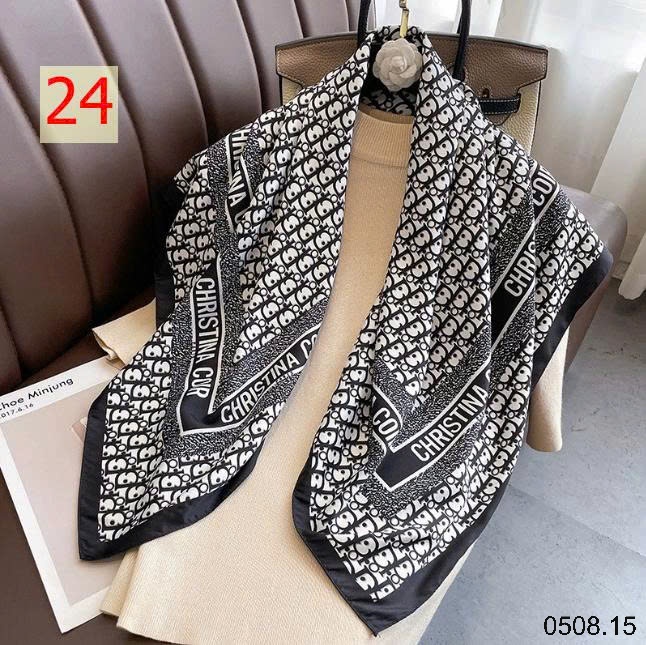 25HA0508.15 - SET 2 KHĂN LỤA VUÔNG QUÀNG CỔ