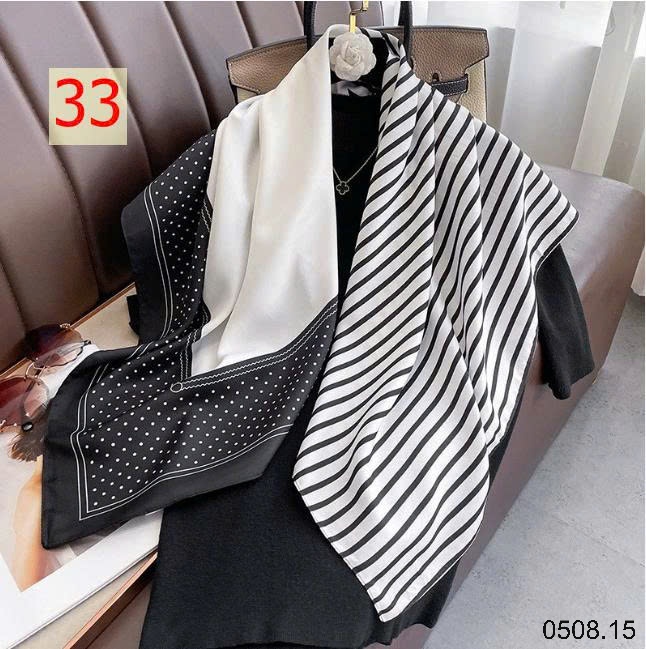 25HA0508.15 - SET 2 KHĂN LỤA VUÔNG QUÀNG CỔ