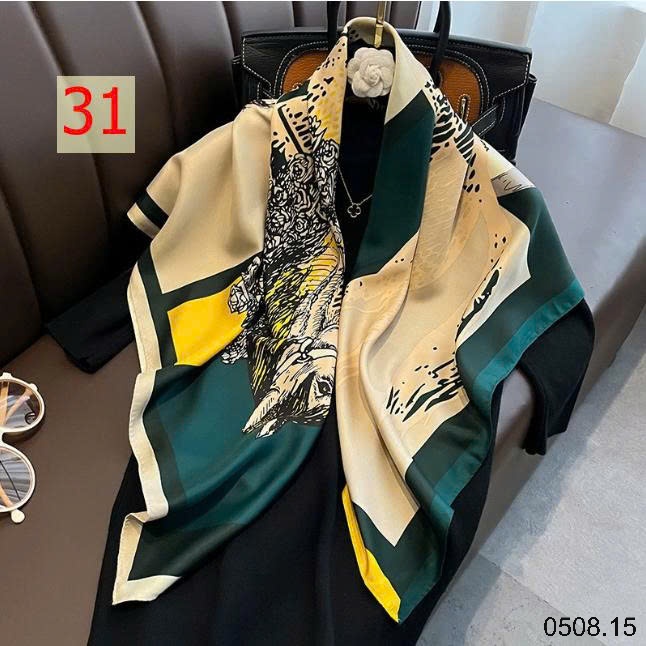 25HA0508.15 - SET 2 KHĂN LỤA VUÔNG QUÀNG CỔ