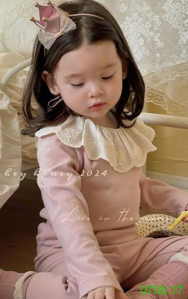 25HA0708.17 - BỘ HEY HONEY BÉ GÁI CỔ BÈO DỄ THƯƠNG