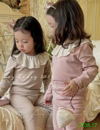 25HA0708.17 - BỘ HEY HONEY BÉ GÁI CỔ BÈO DỄ THƯƠNG