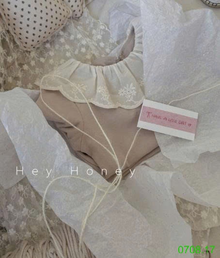 25HA0708.17 - BỘ HEY HONEY BÉ GÁI CỔ BÈO DỄ THƯƠNG