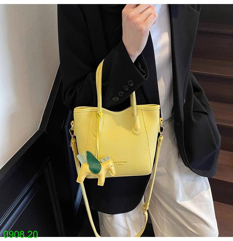 25HA0908.20 - TÚI MINI KÈM MÓC NGỰA XINH