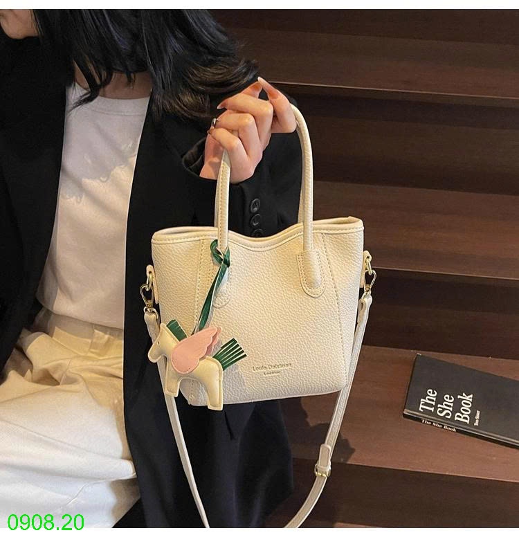 25HA0908.20 - TÚI MINI KÈM MÓC NGỰA XINH