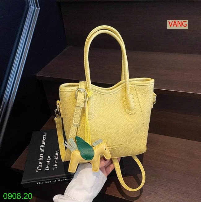 25HA0908.20 - TÚI MINI KÈM MÓC NGỰA XINH