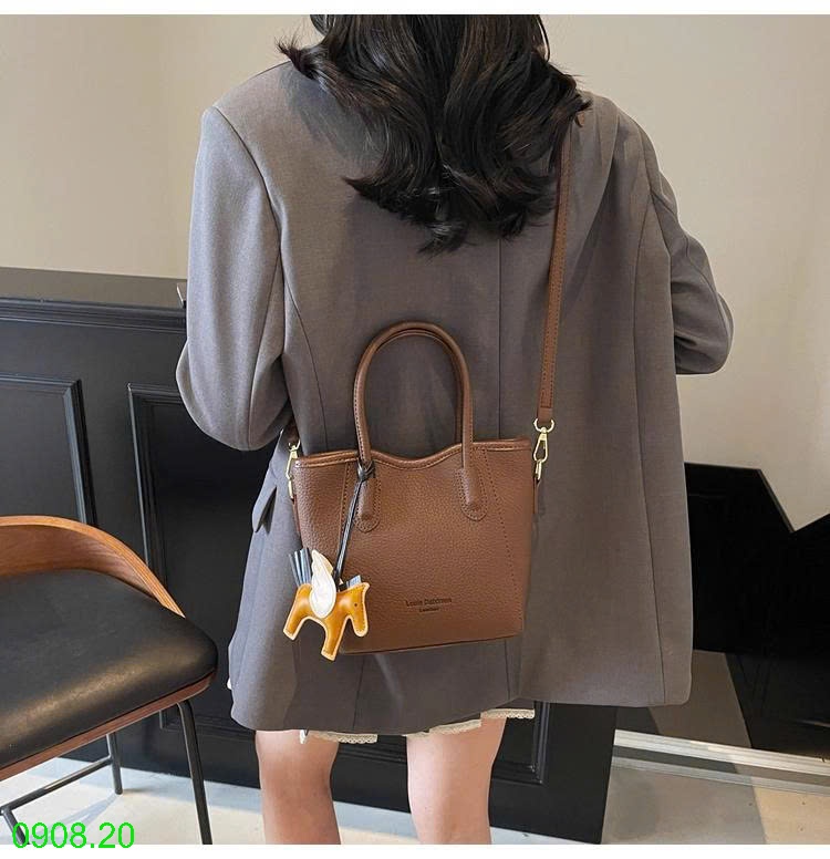 25HA0908.20 - TÚI MINI KÈM MÓC NGỰA XINH