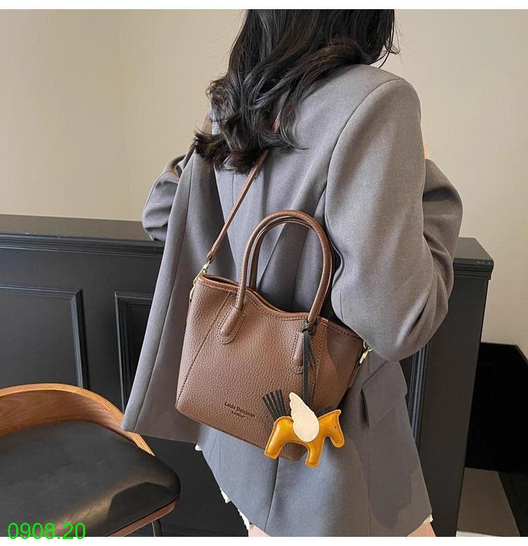 25HA0908.20 - TÚI MINI KÈM MÓC NGỰA XINH