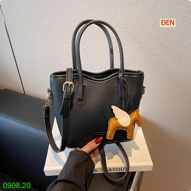25HA0908.20 - TÚI MINI KÈM MÓC NGỰA XINH