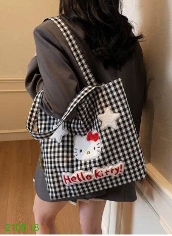 25HA2108.18 - TÚI ĐEO VAI HELLO KITTY