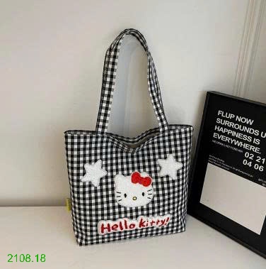 25HA2108.18 - TÚI ĐEO VAI HELLO KITTY