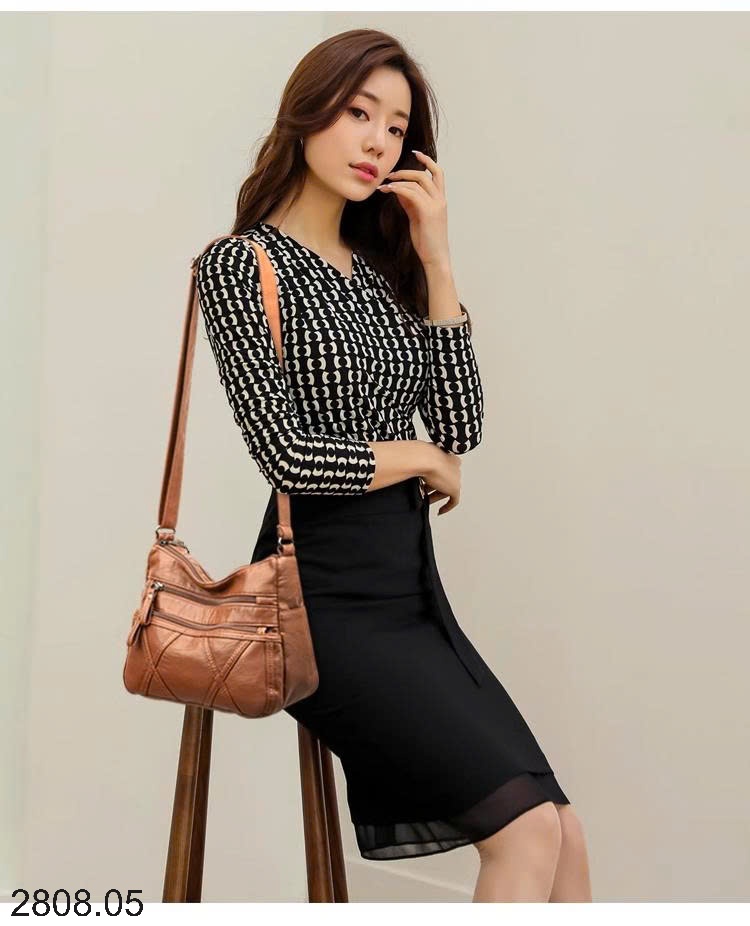 25HA2808.05 - TÚI ĐEO CHÉO DA MỀN TRUNG NIÊN