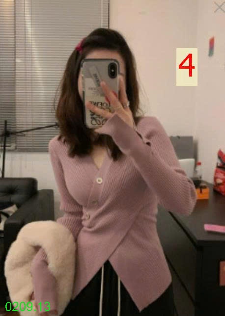 25HA0209.13 - ÁO LEN CÚC CHÉO CỔ CHỮ V