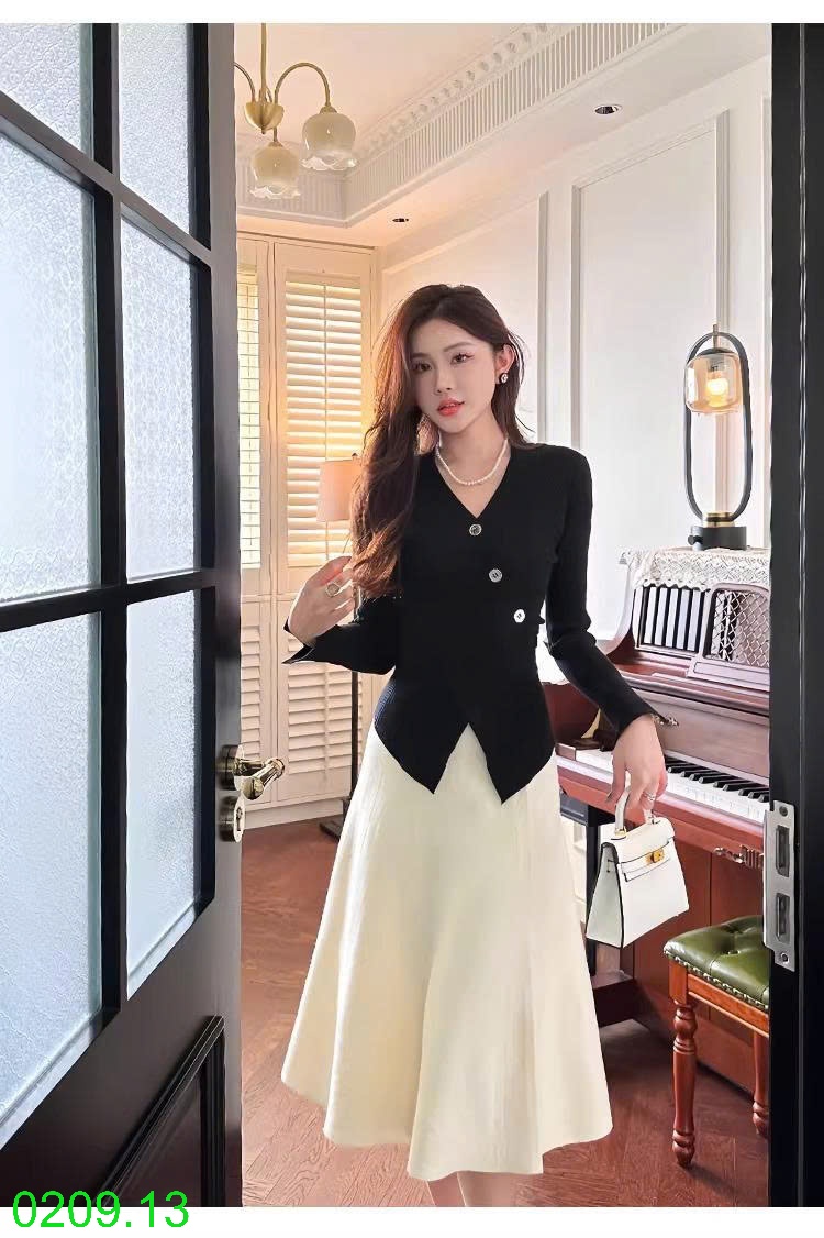 25HA0209.13 - ÁO LEN CÚC CHÉO CỔ CHỮ V