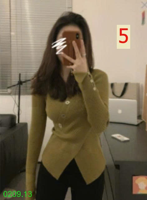 25HA0209.13 - ÁO LEN CÚC CHÉO CỔ CHỮ V