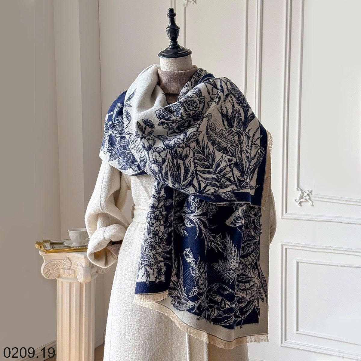 25HA0209.19 - KHĂN CHOÀNG CỔ CASHMERE GIẢ HỌA TIẾT BƯỚM