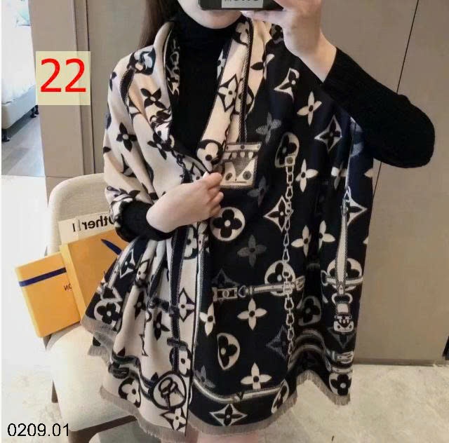 25HA0209.01 - KHĂN CHOÀNG MÙA ĐÔNG