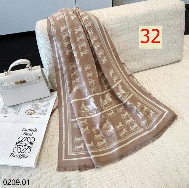 25HA0209.01 - KHĂN CHOÀNG MÙA ĐÔNG