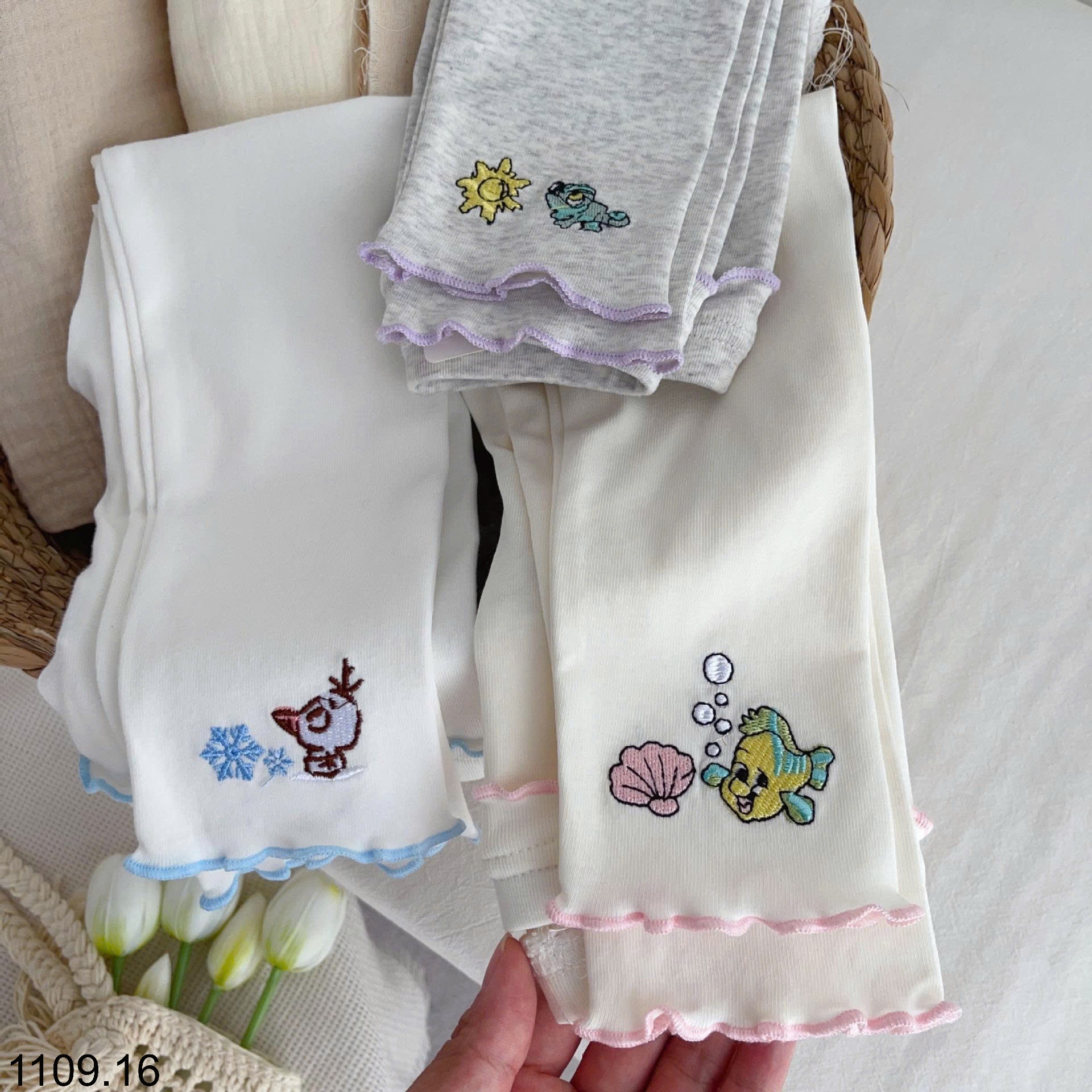 25HA1109.16 - QUẦN LEGGING MOMO MOKOO BÉ GÁI