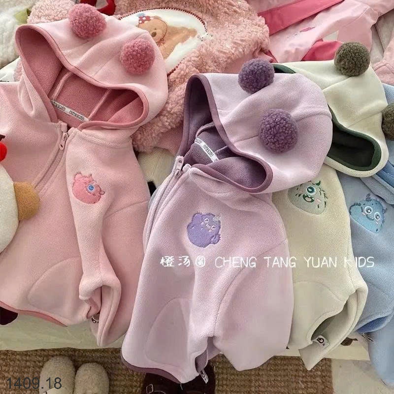 25HA1409.18 - ÁO KHOÁC LÔNG CỪU CÓ MŨ TRÙM ĐẦU CHO BÉ
