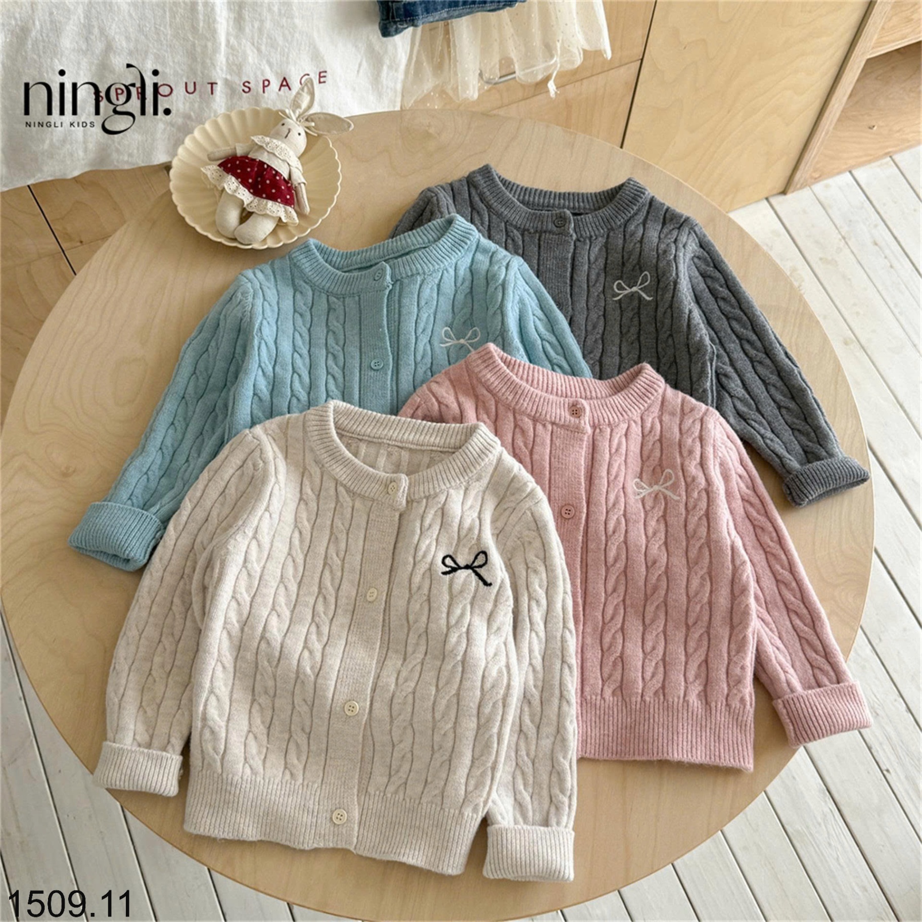 25HA1509.11 - ÁO CARDIGAN VĂN THỪNG HÌNH NƠ BÉ GÁI NINGLI