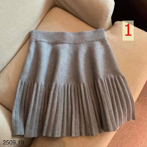 25HA2509.19 - CHÂN VÁY LEN XẾP LY DÁNG NGẮN