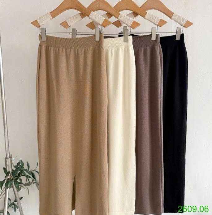 25HA2609.06 - SET DỆT KIM KẺ CHÂN VÁY NỮ
