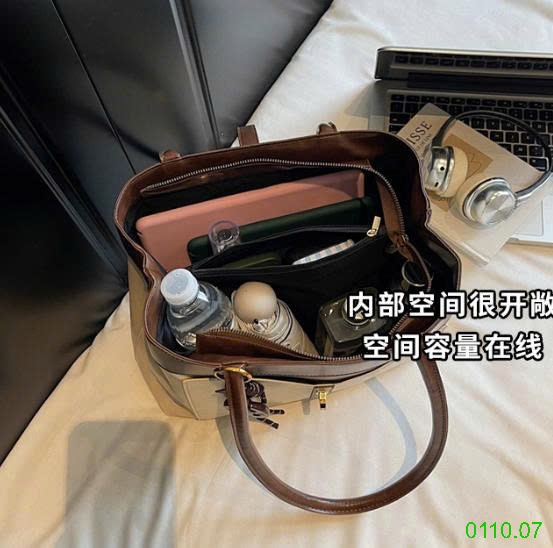 25HA0110.07 - TÚI ĐEO VAI PHONG CÁCH RETRO