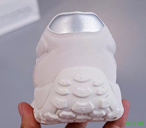 25HA1010.06 - GIÀY THỂ THAO ĐẾ CHỐNG TRƠN TRƯỢT