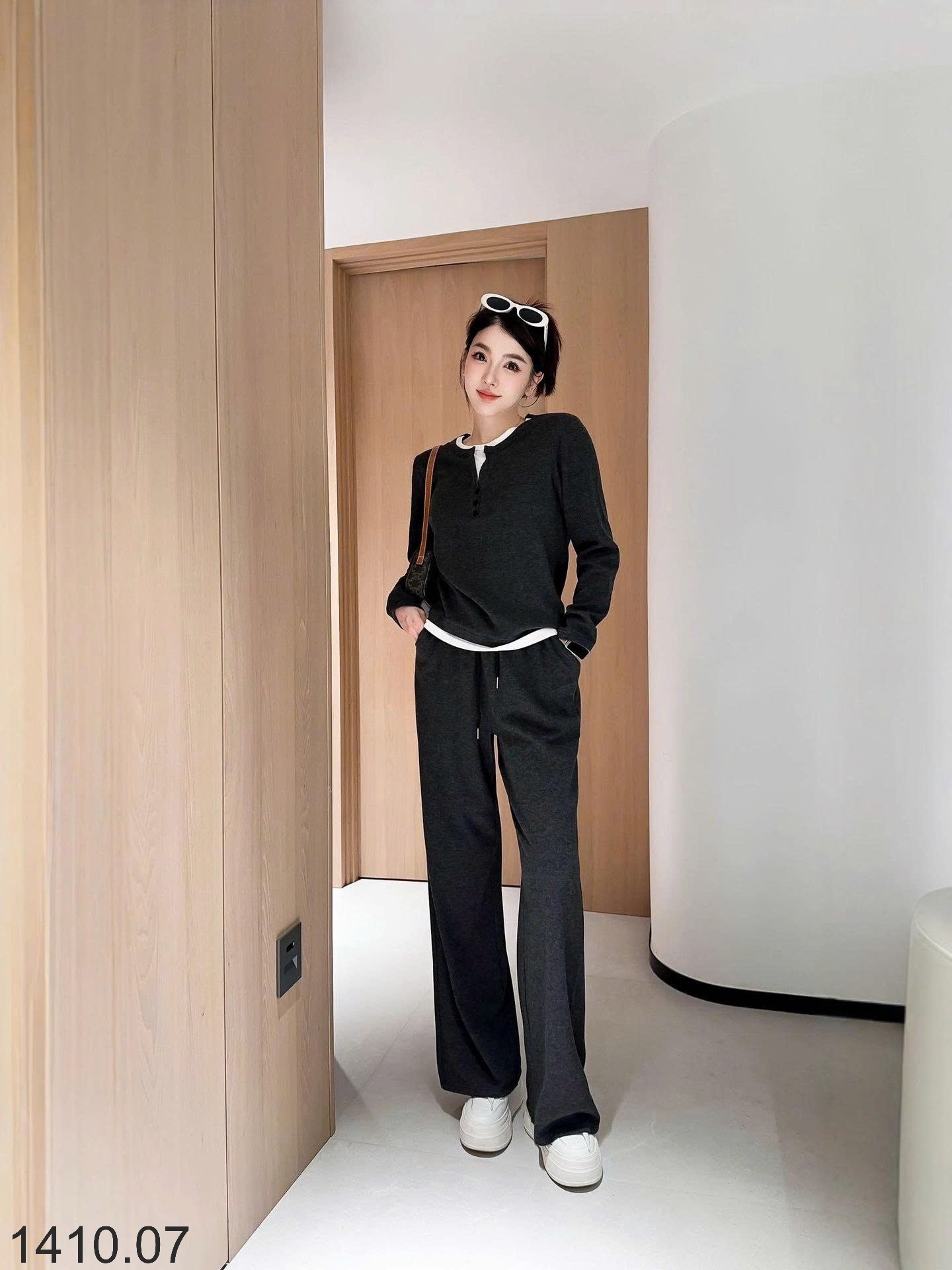 25HA1410.07 - BỘ NỈ THỂ THAO CHO NỮ