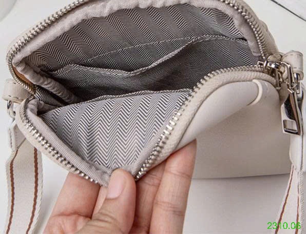 25HA2310.06 - TÚI ĐỰNG ĐIỆN THOẠI ĐEO CHÉO