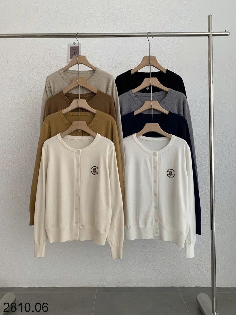 25HA2810.06 - ÁO CARDIGAN LEN THÊU GẤU