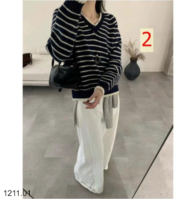 25HA1211.01 - ÁO LEN KẺ CỔ V NỮ