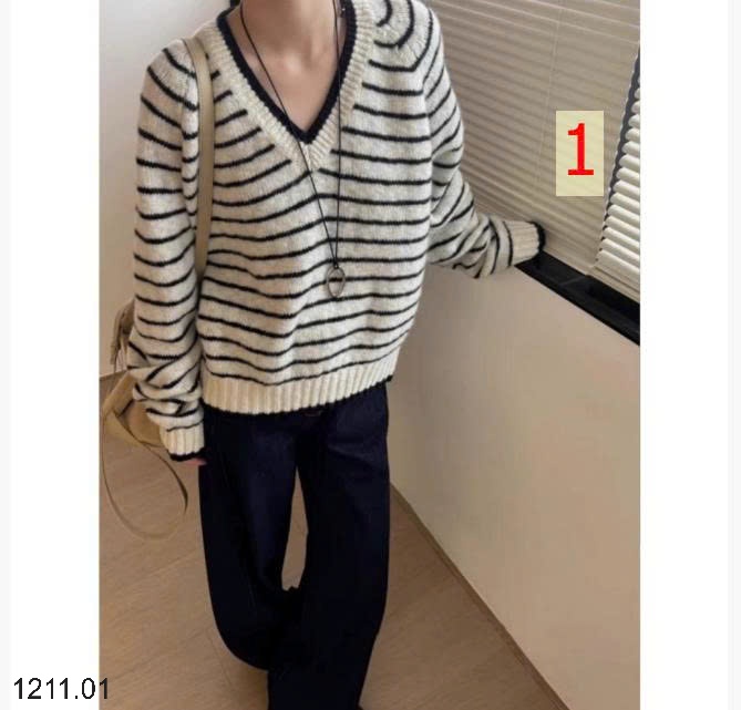 25HA1211.01 - ÁO LEN KẺ CỔ V NỮ