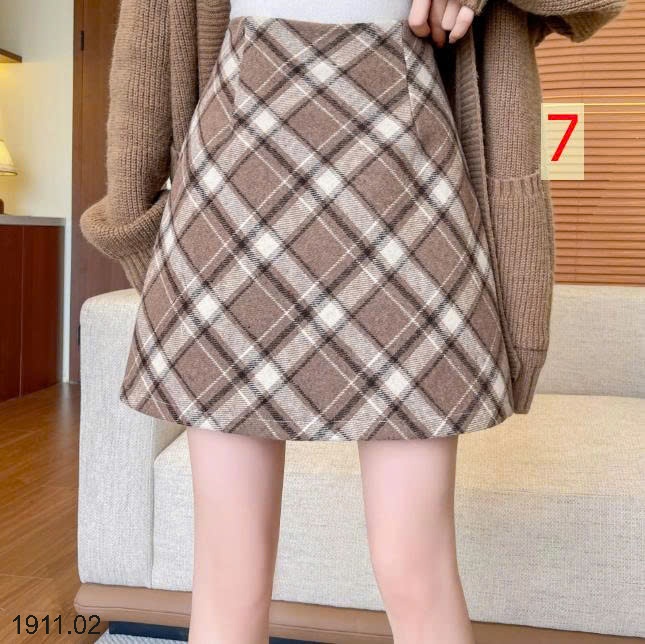 25HA1911.02 - CHÂN VÁY DẠ KẺ CHỮ A
