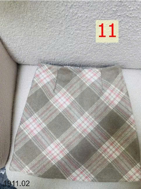 25HA1911.02 - CHÂN VÁY DẠ KẺ CHỮ A
