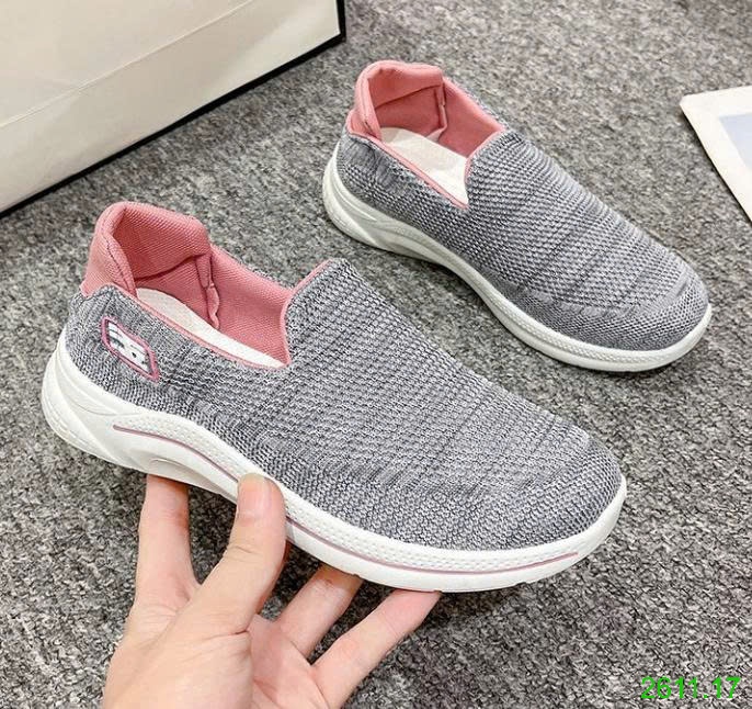 25HA2611.17 - GIÀY SLIPON ĐI BỘ THOÁNG KHÍ CHO NỮ