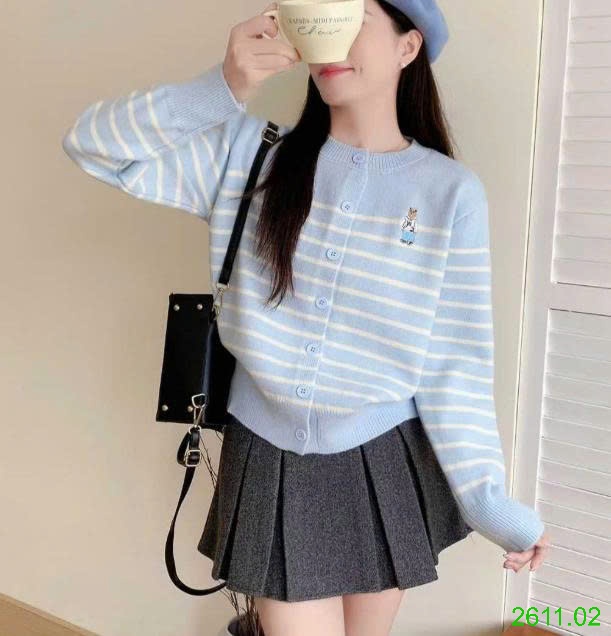 25HA2611.02 - ÁO CARDIGAN KẺ THÊU GẤU CHO NỮ