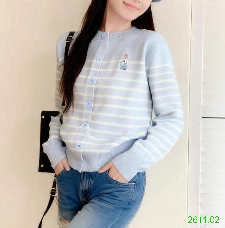 25HA2611.02 - ÁO CARDIGAN KẺ THÊU GẤU CHO NỮ