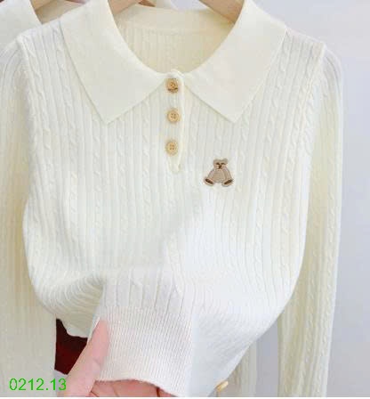 25HA0212.13 - ÁO LEN THÊU GẤU CỔ ĐỨC NỮ
