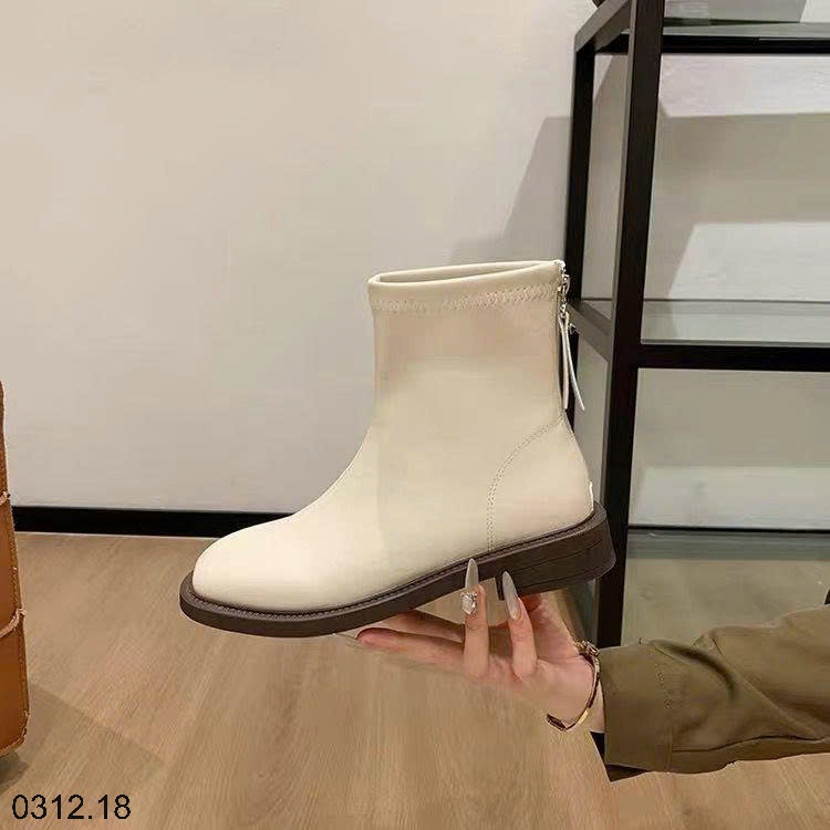 25HA0312.18 - BOOT CỔ NGẮN ĐẾ BẰNG LÓT LÔNG CHO NỮ