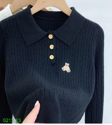 25HA0212.13 - ÁO LEN THÊU GẤU CỔ ĐỨC NỮ