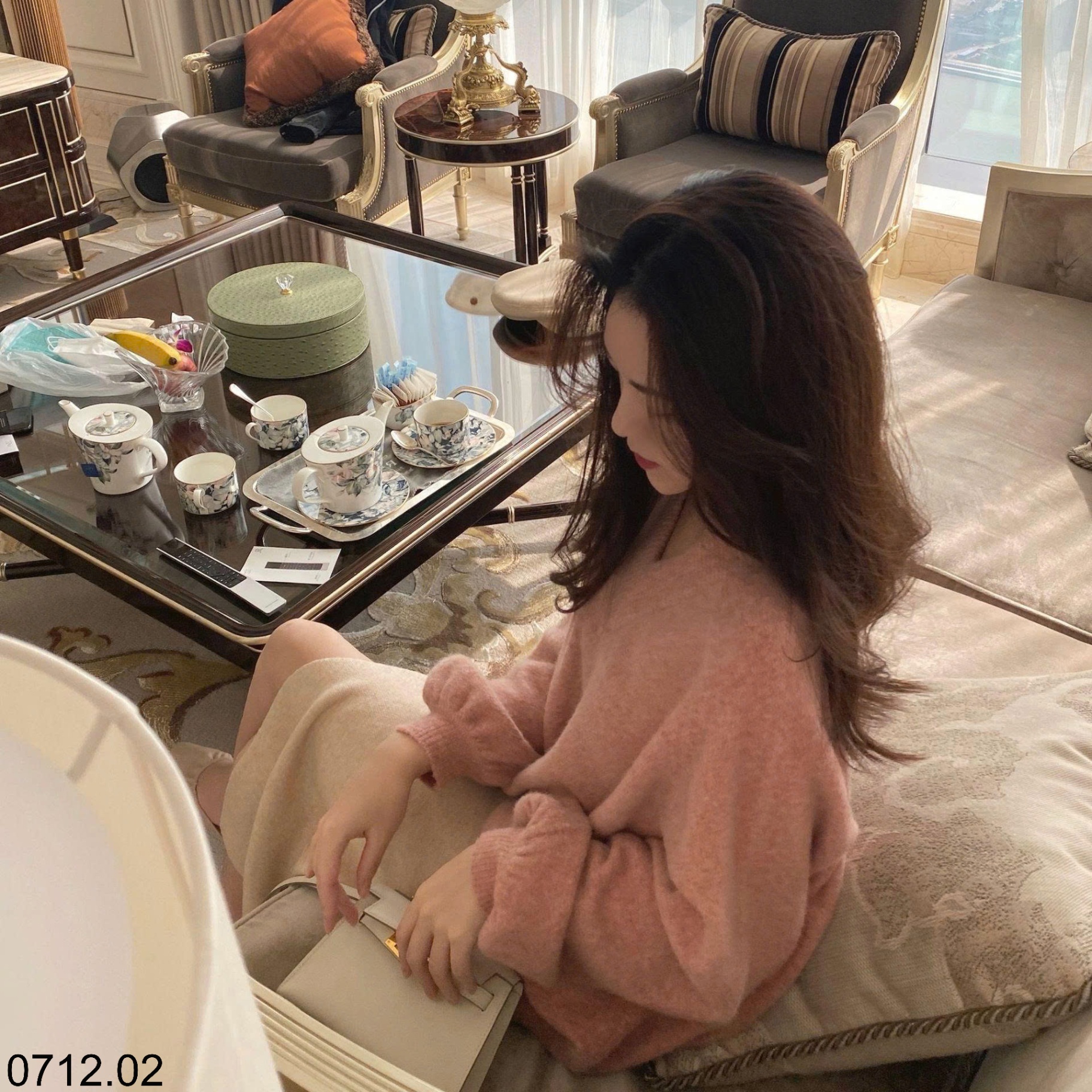 25HA0712.02 - ÁO LEN CỔ V CHO NỮ