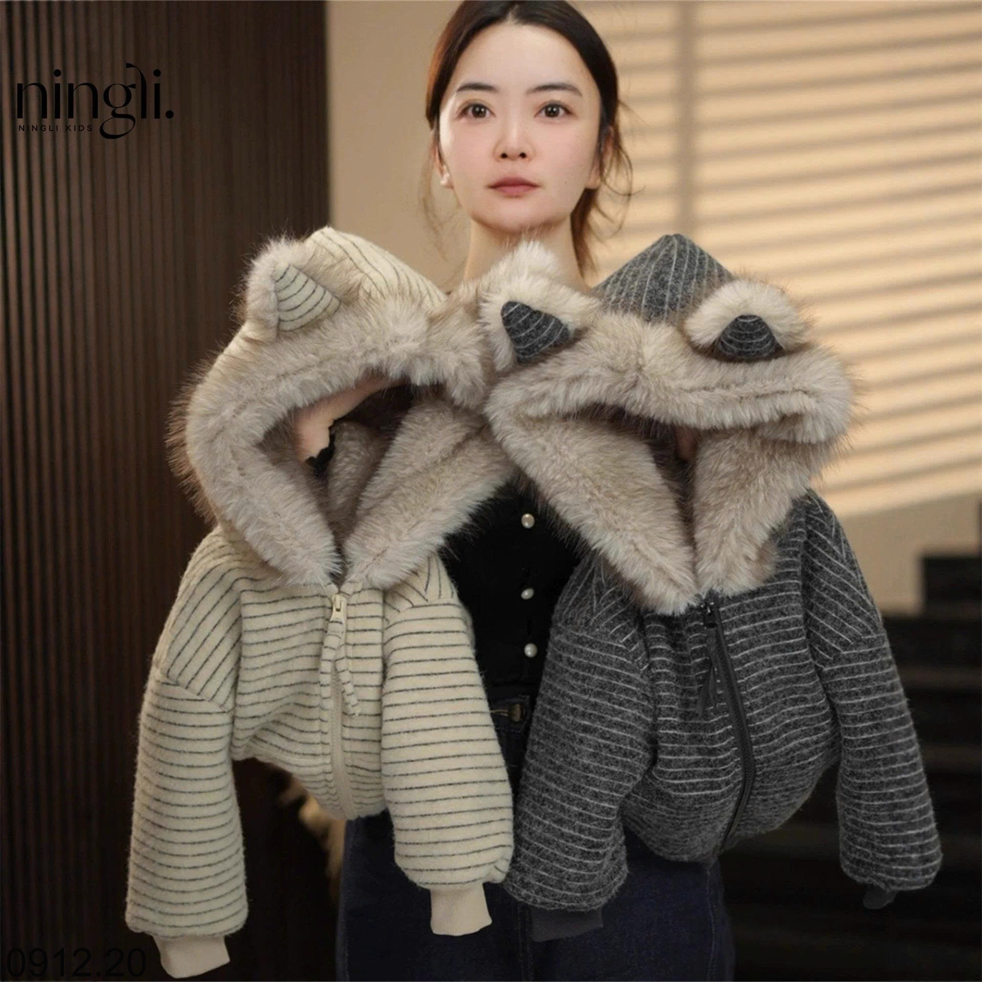 25HA0912.20 - ÁO KHOÁC KẺ MŨ LÔNG TRÙM ĐẦU NINGLI