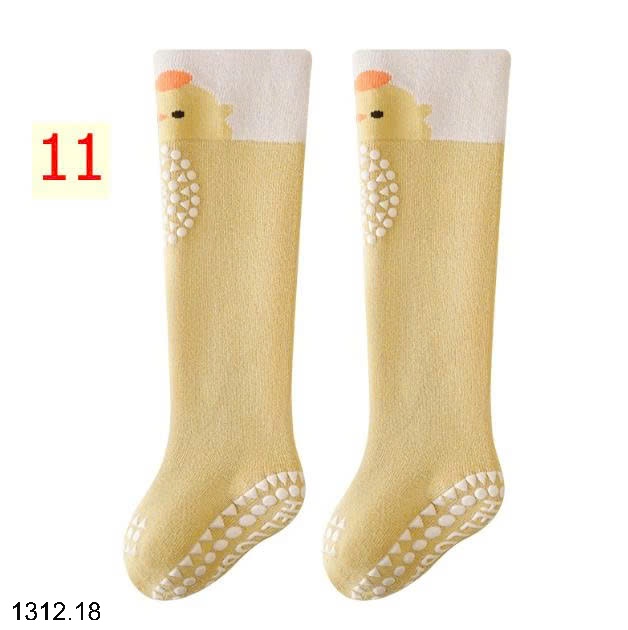 25HA1312.18 - SET 3 ĐÔI TẤT DÀI CHỐNG TRƠN TRƯỢT CHO BÉ